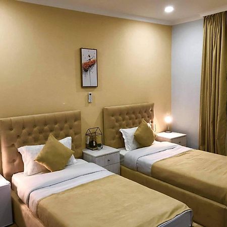 Book Hotel Tiflis Exterior foto