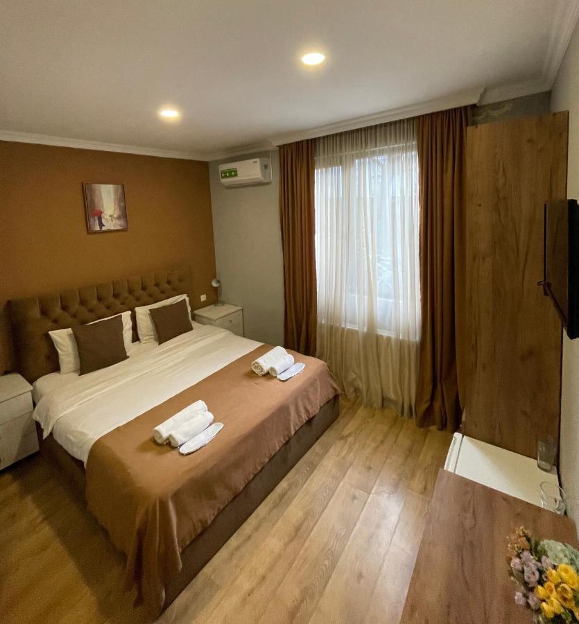 Book Hotel Tiflis Exterior foto