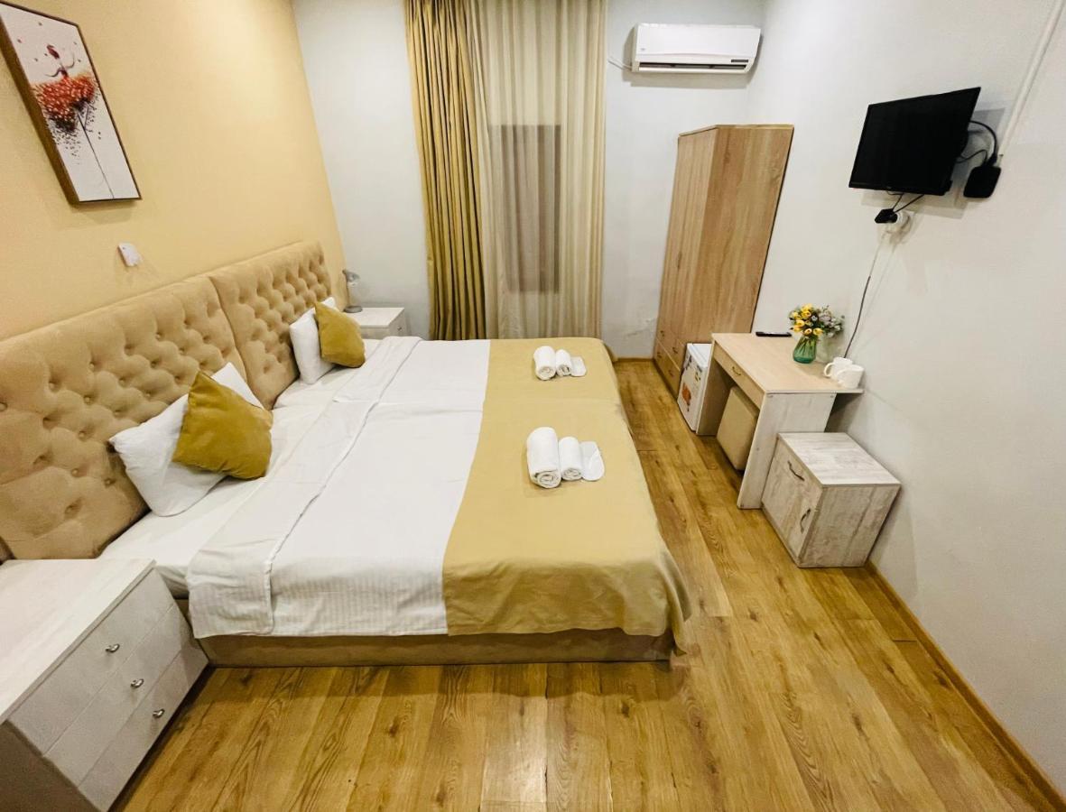 Book Hotel Tiflis Exterior foto