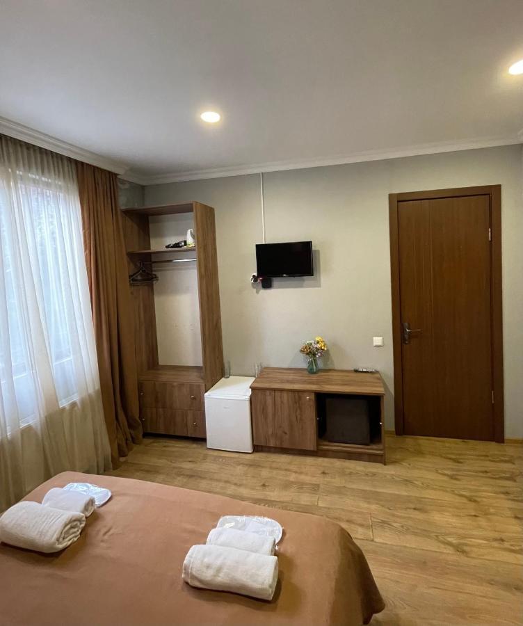 Book Hotel Tiflis Exterior foto