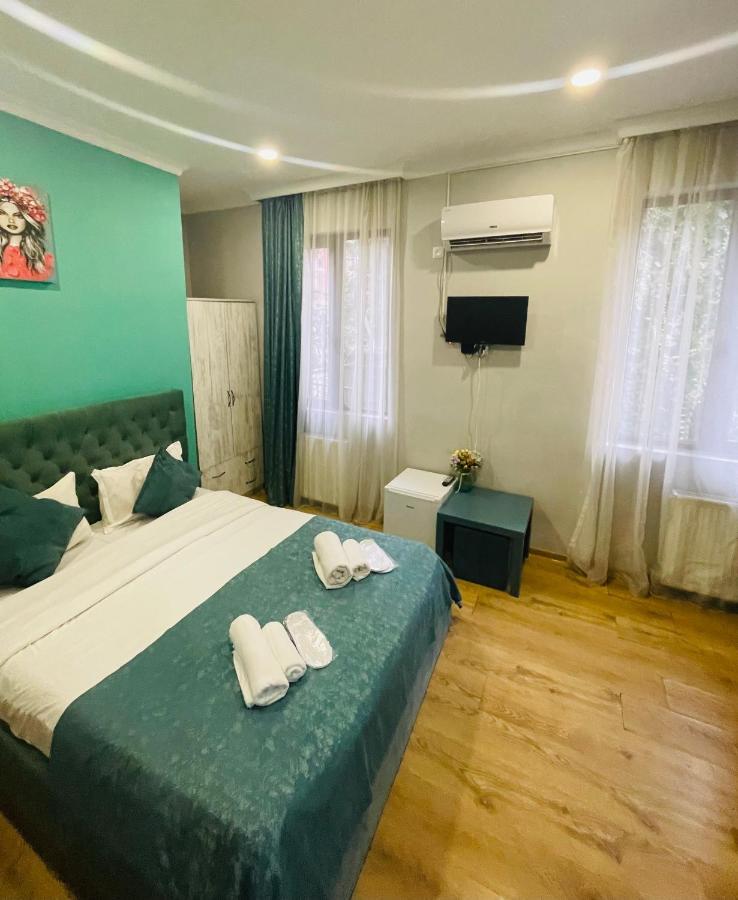 Book Hotel Tiflis Exterior foto