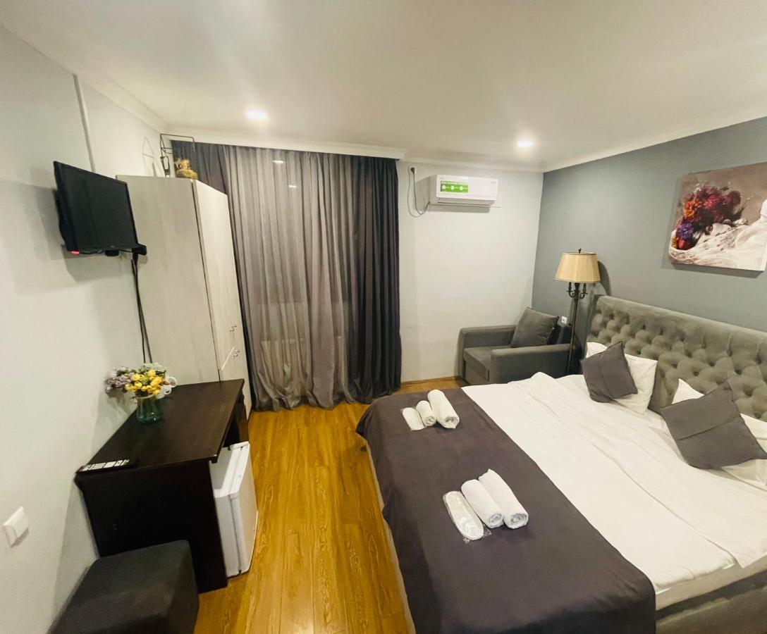 Book Hotel Tiflis Exterior foto