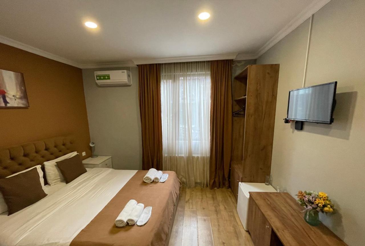 Book Hotel Tiflis Exterior foto