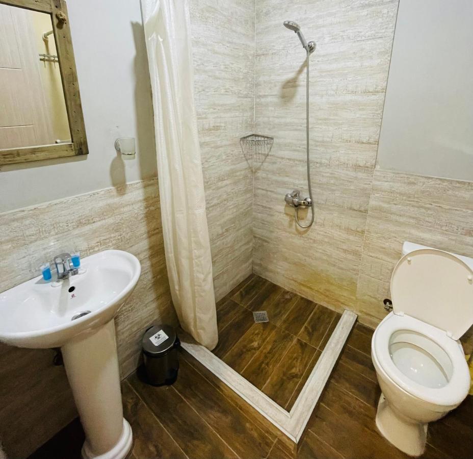Book Hotel Tiflis Exterior foto